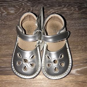 Squeaker Mary Janes size 6